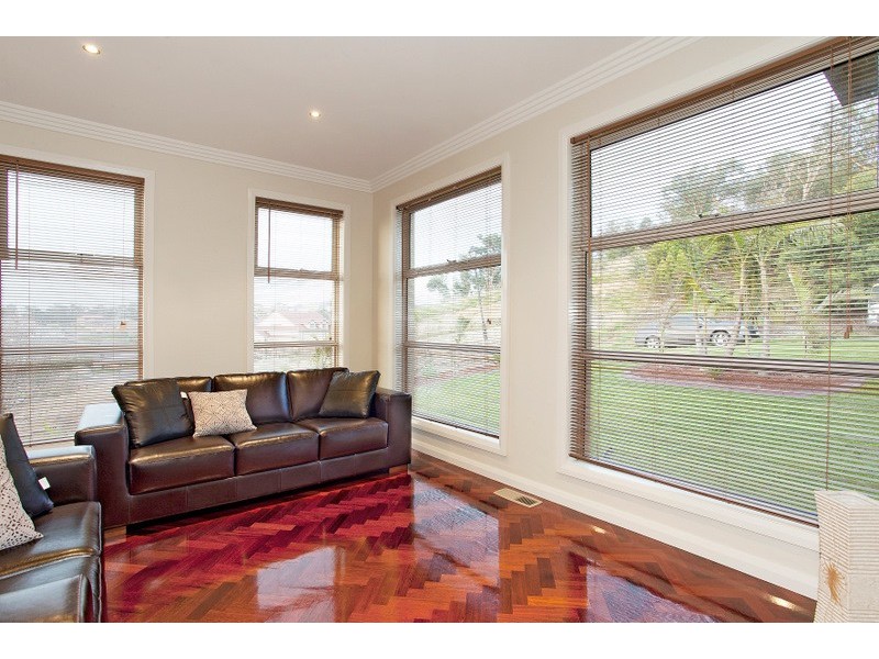 8 Crestview Drive, Beaconsfield VIC 3807