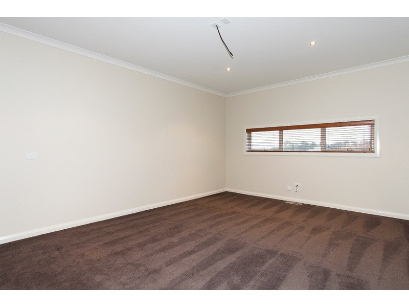 8 Crestview Drive, Beaconsfield VIC 3807