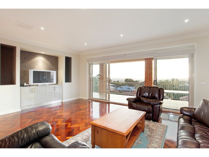 8 Crestview Drive, Beaconsfield VIC 3807