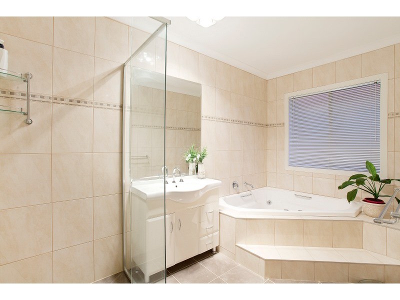 6 Asti Place, Berwick VIC 3806