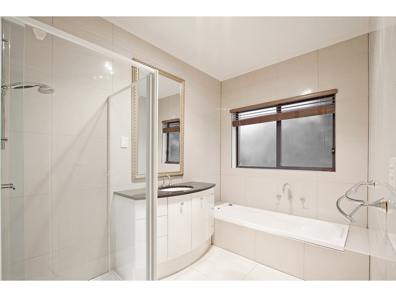 1 Allunga Parade, Berwick VIC 3806