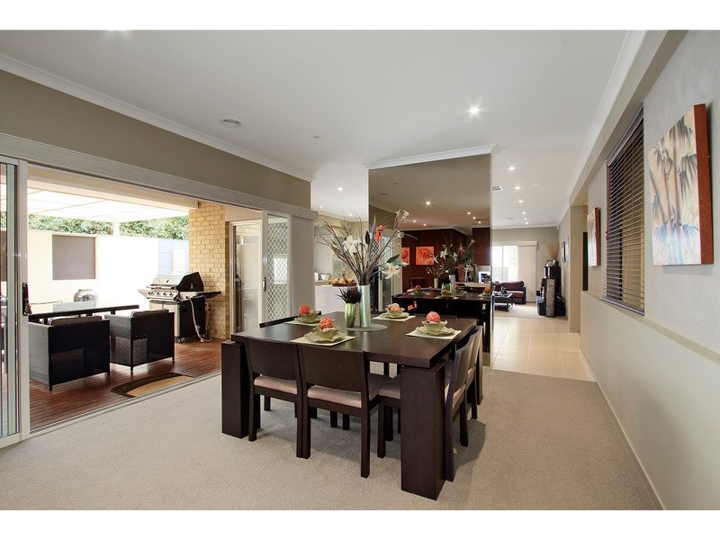 24 Montpelier Drive, Berwick VIC 3806