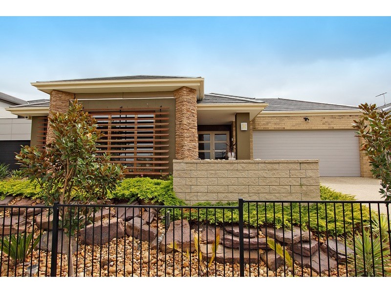 24 Montpelier Drive, Berwick VIC 3806