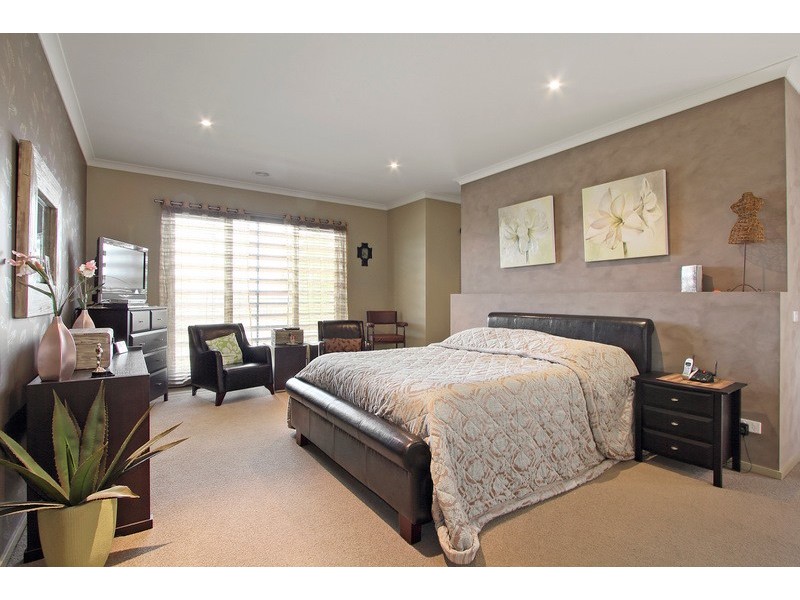 24 Montpelier Drive, Berwick VIC 3806