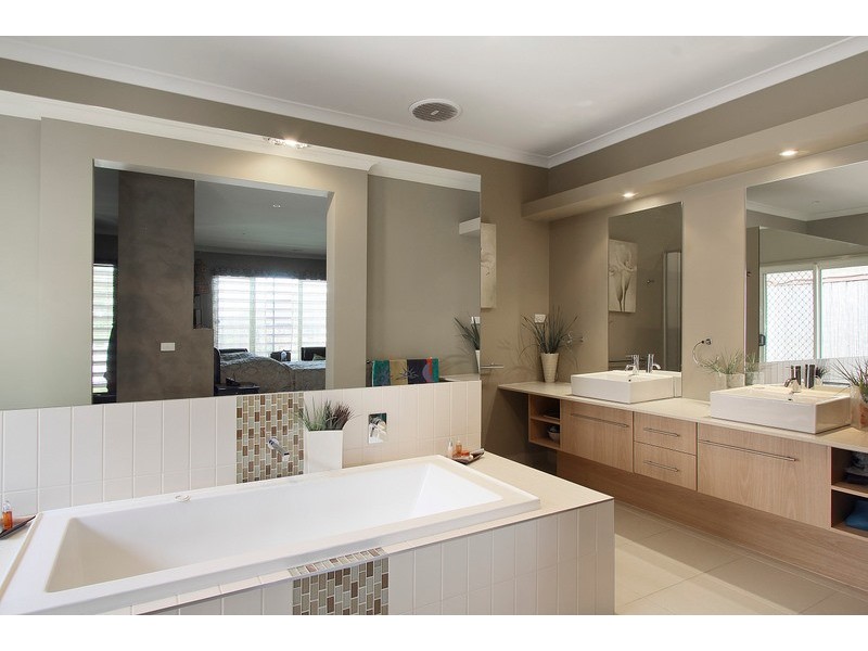 24 Montpelier Drive, Berwick VIC 3806