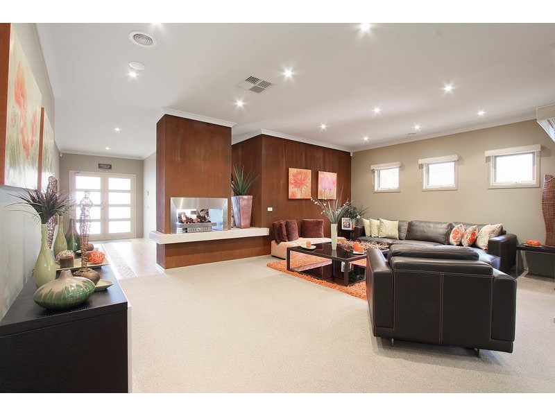 24 Montpelier Drive, Berwick VIC 3806