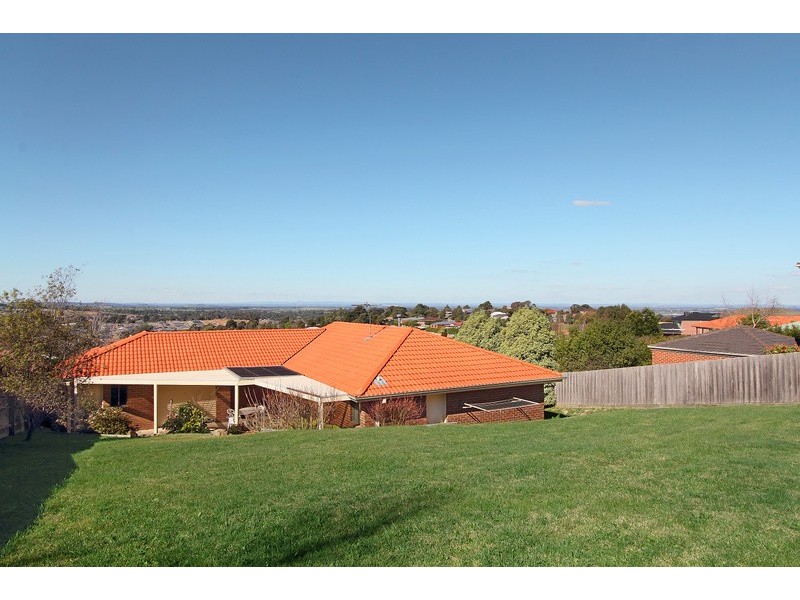 12 Fleming Terrace, Pakenham VIC 3810