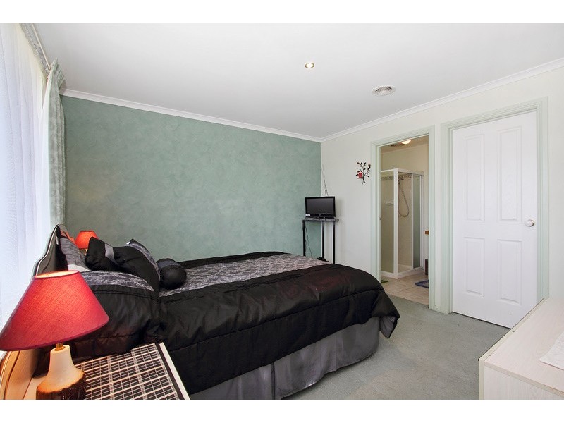 12 Fleming Terrace, Pakenham VIC 3810