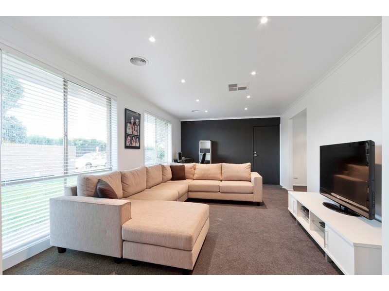 421 Centre Road, Berwick VIC 3806