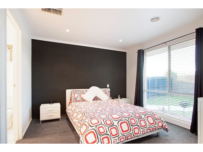 421 Centre Road, Berwick VIC 3806