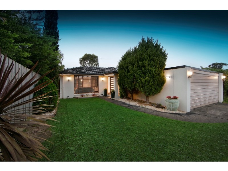 13 Escott Grove, Berwick VIC 3806