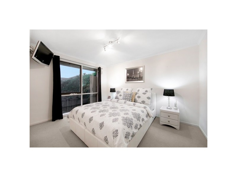 13 Escott Grove, Berwick VIC 3806