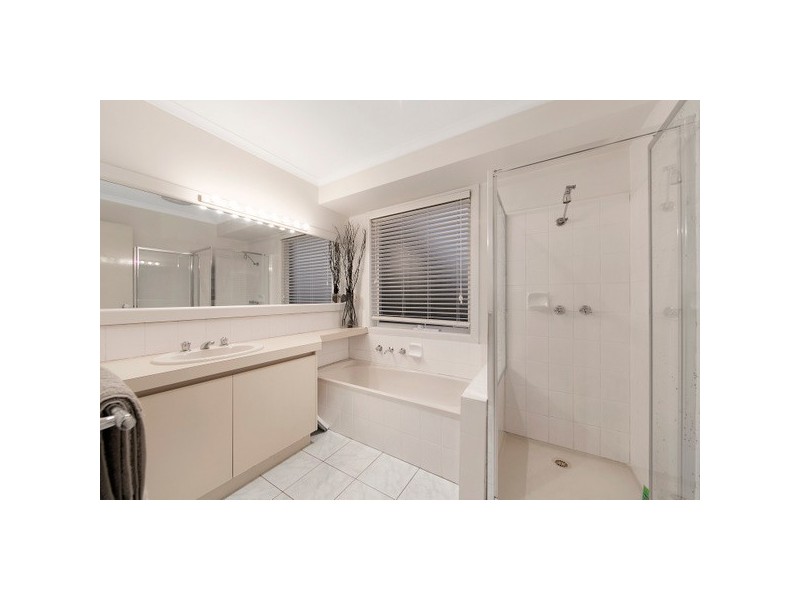 13 Escott Grove, Berwick VIC 3806