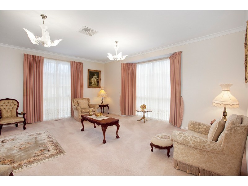 3/32 Langmore Lane, Berwick VIC 3806