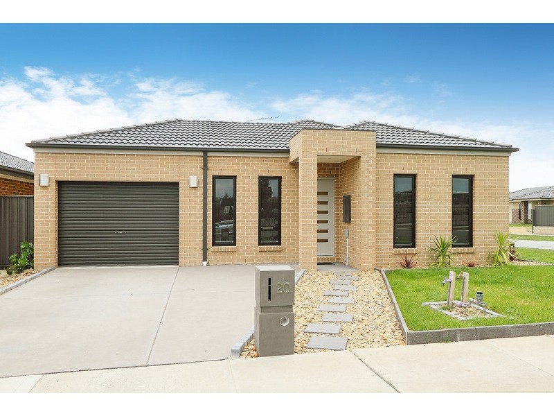20 Merrowland Avenue, Cranbourne North VIC 3977