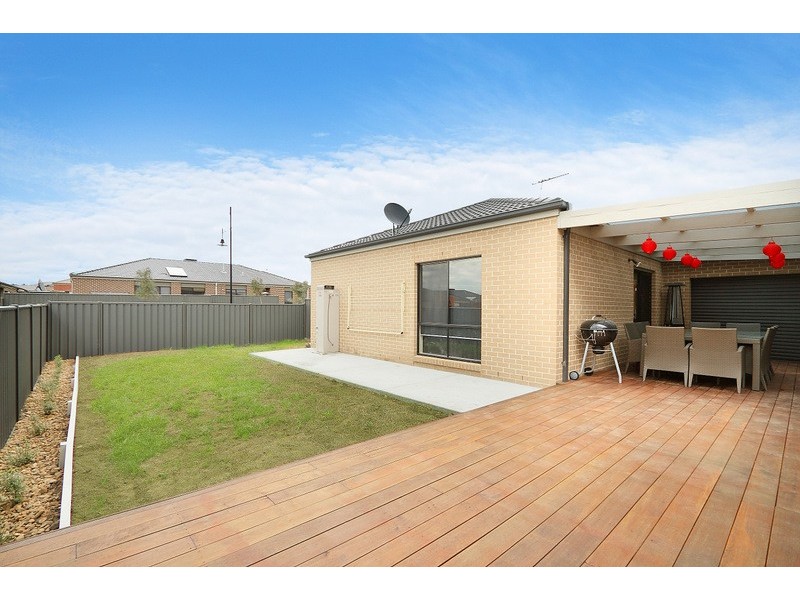 20 Merrowland Avenue, Cranbourne North VIC 3977