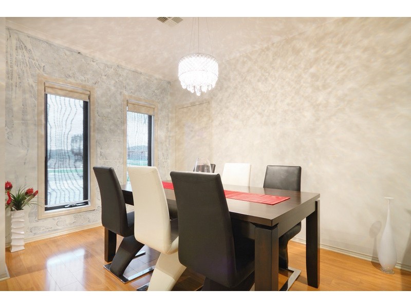 20 Merrowland Avenue, Cranbourne North VIC 3977