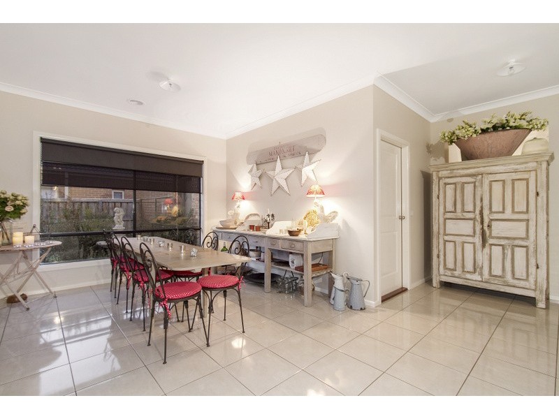 17 McGarvie Crescent, Pakenham VIC 3810