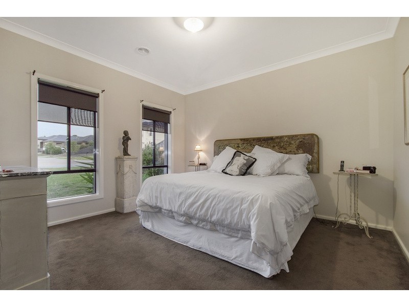 17 McGarvie Crescent, Pakenham VIC 3810