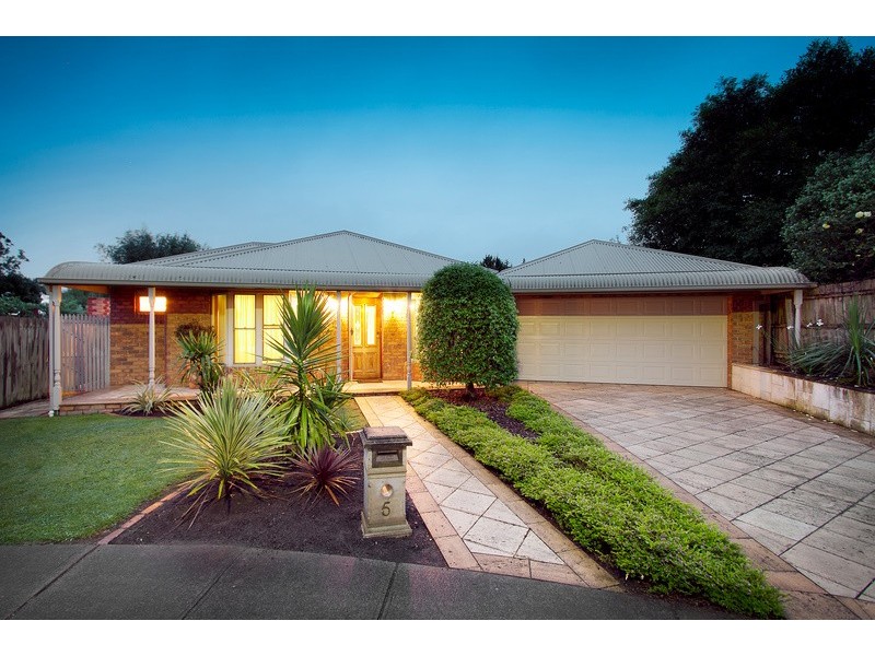 5 Maralee Court, Berwick VIC 3806