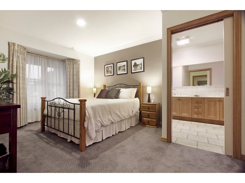 5 Maralee Court, Berwick VIC 3806