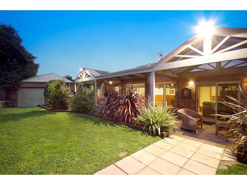 5 Maralee Court, Berwick VIC 3806