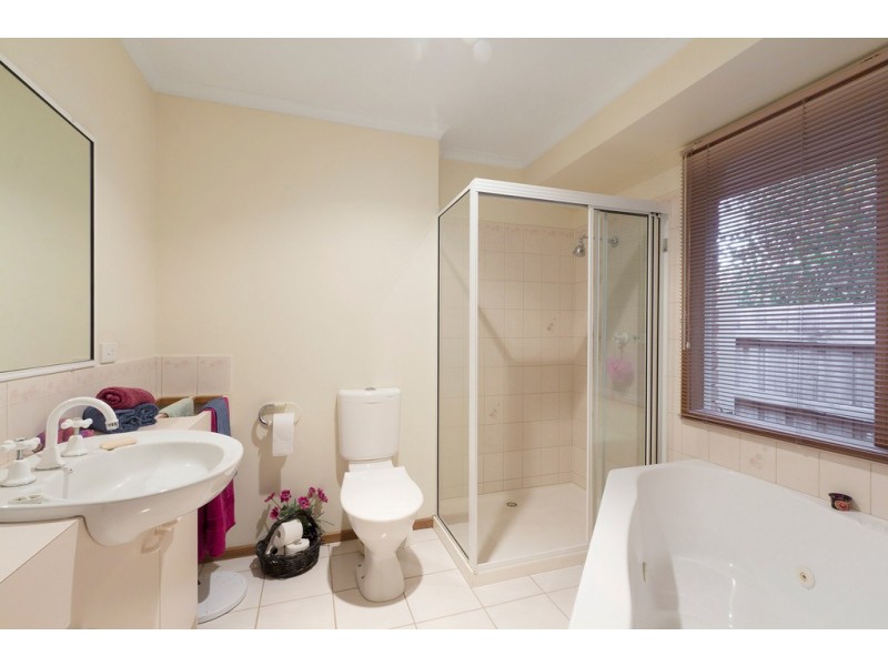 5 Confait Court, Berwick VIC 3806