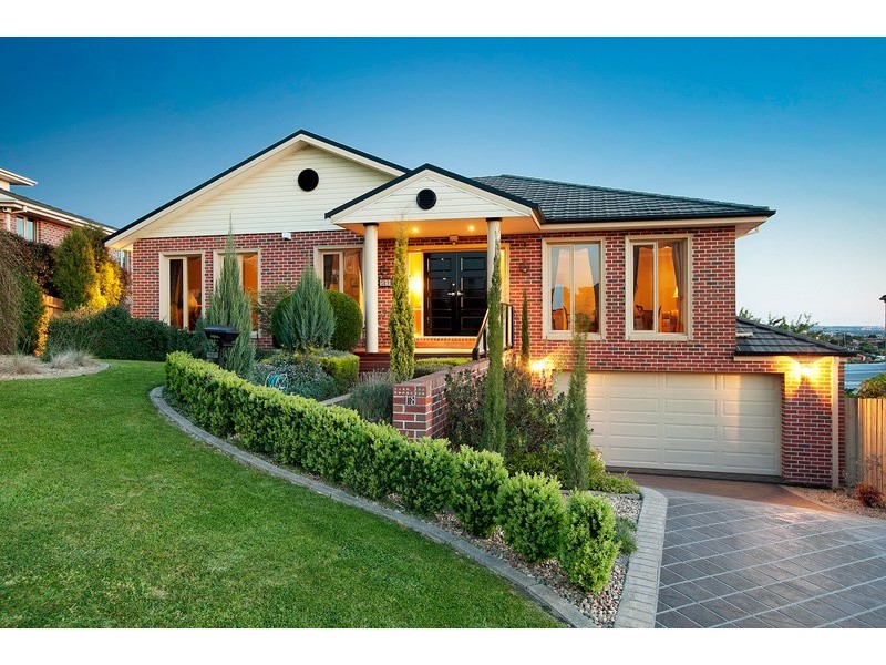 18 Yaldara Drive, Berwick VIC 3806