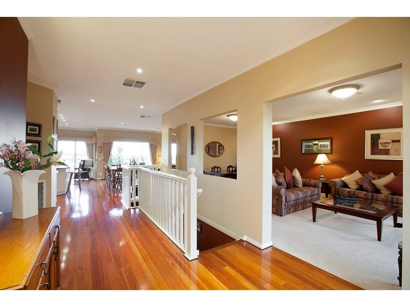 18 Yaldara Drive, Berwick VIC 3806