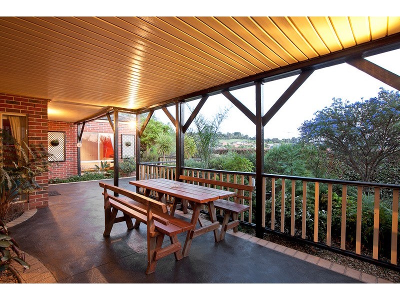 18 Yaldara Drive, Berwick VIC 3806