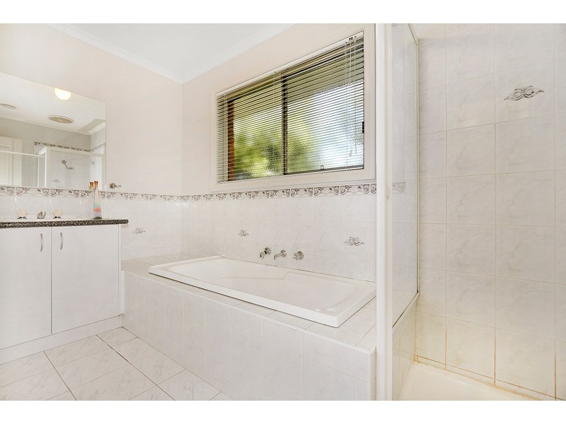 8 Balmaceda Court, Berwick VIC 3806