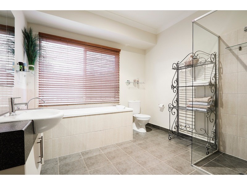 73 Fairholme Boulevard, Berwick VIC 3806