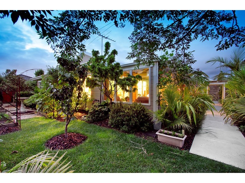 73 Fairholme Boulevard, Berwick VIC 3806