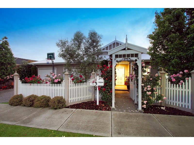 73 Fairholme Boulevard, Berwick VIC 3806