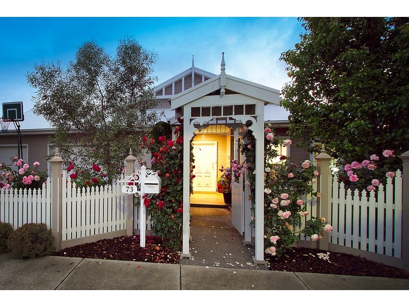 73 Fairholme Boulevard, Berwick VIC 3806