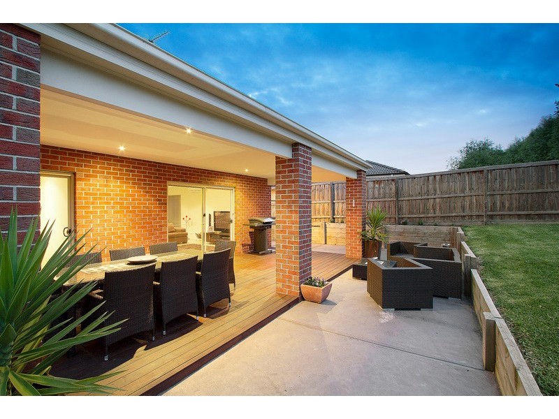 70 Fairholme Boulevard, Berwick VIC 3806