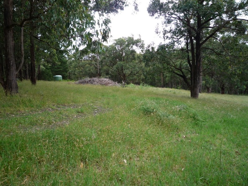 2 Yackatoon Road, Beaconsfield Upper VIC 3808