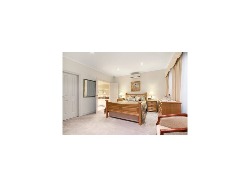 12 McCubbin Way, Berwick VIC 3806