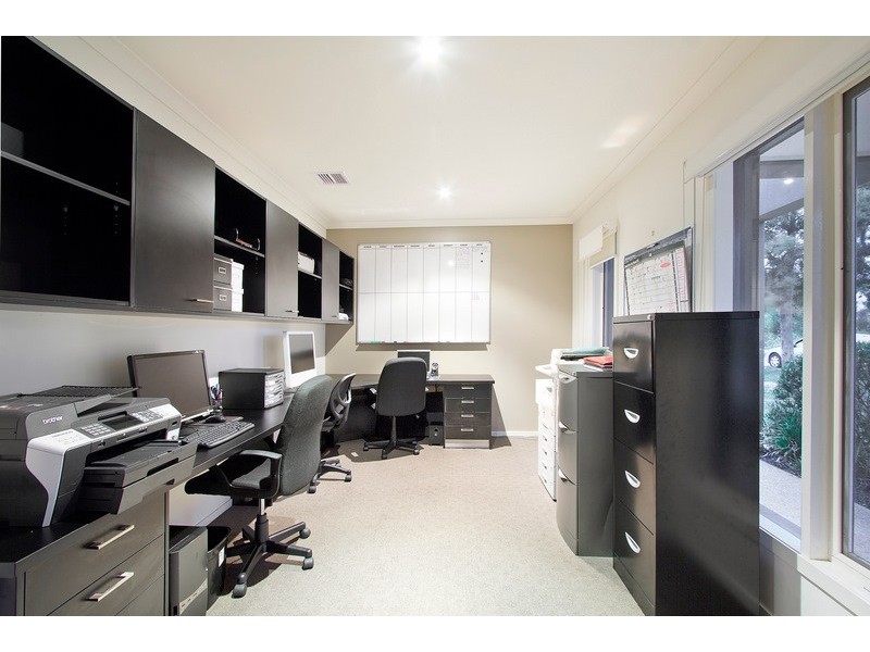 16 Sweet Gum Place, Sandhurst VIC 3977