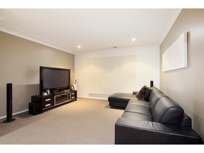 16 Sweet Gum Place, Sandhurst VIC 3977