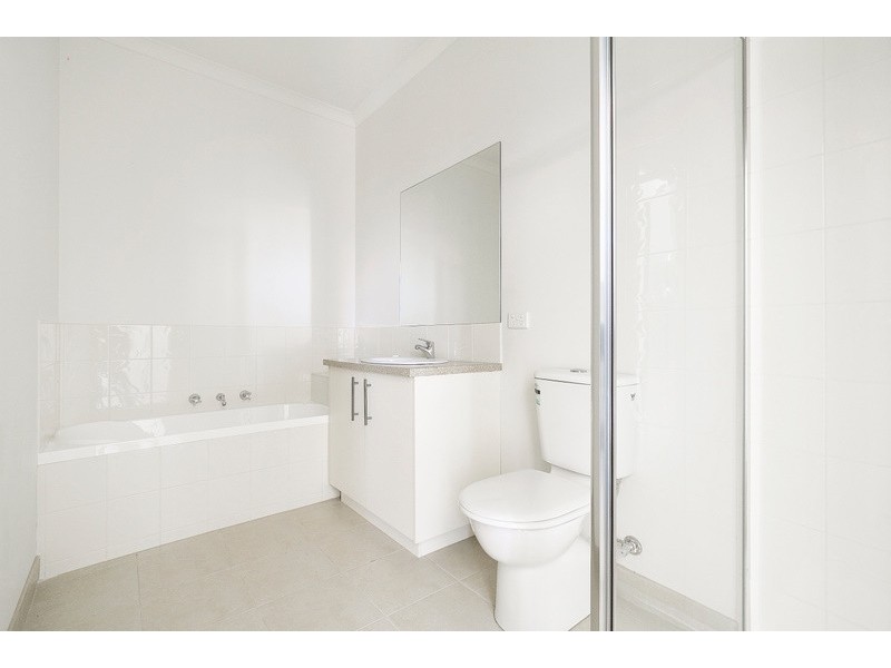 1A Lancaster Way, Beaconsfield VIC 3807