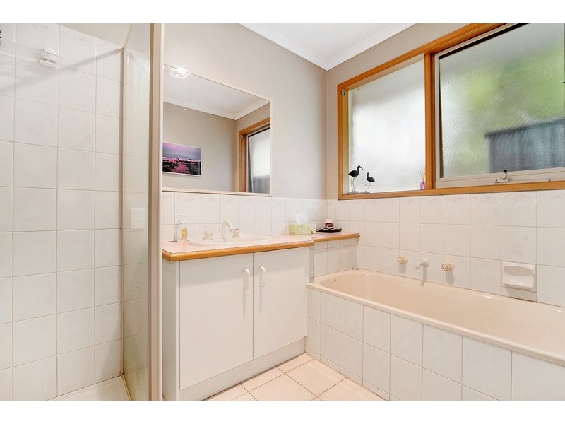 32 Chirnside Road, Berwick VIC 3806