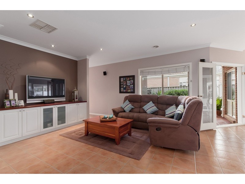 15 Eucumbene Drive, Berwick VIC 3806