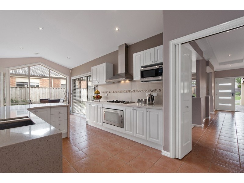 15 Eucumbene Drive, Berwick VIC 3806