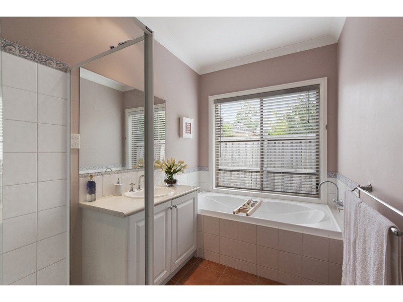 15 Eucumbene Drive, Berwick VIC 3806