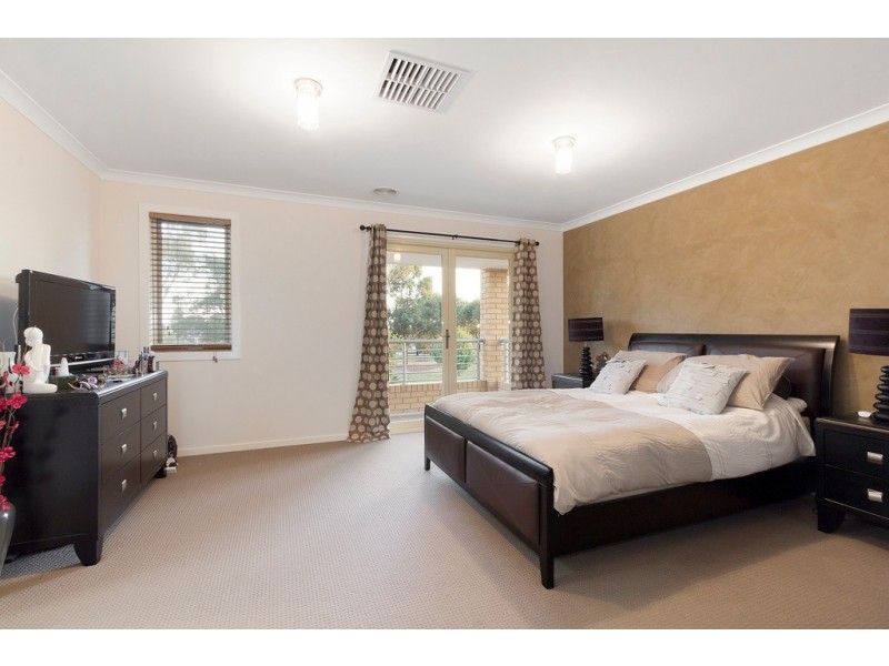 6 Norris Grove, Berwick VIC 3806