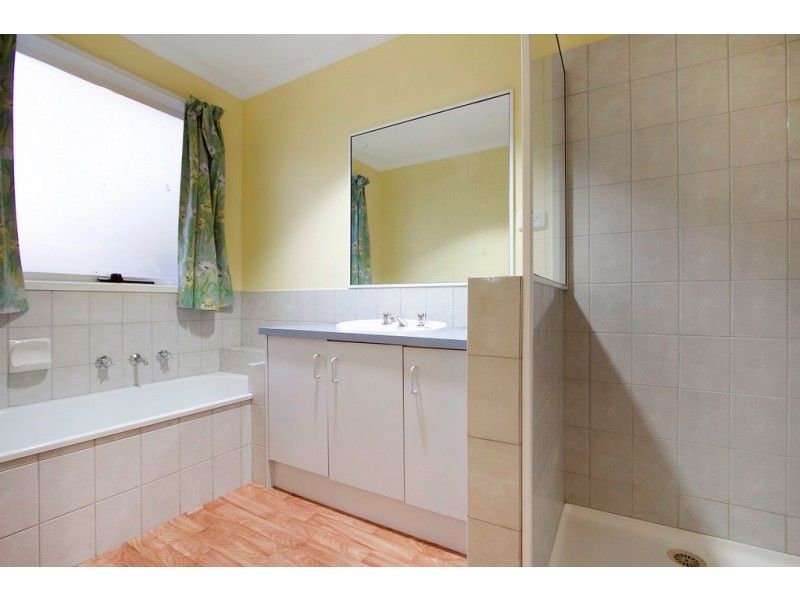 1/4 Camley Court, Berwick VIC 3806