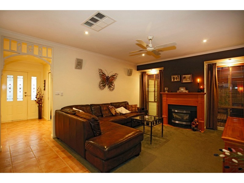 4 Lowanna Street, Berwick VIC 3806