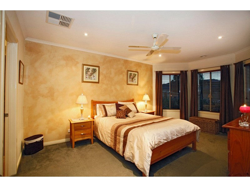 4 Lowanna Street, Berwick VIC 3806