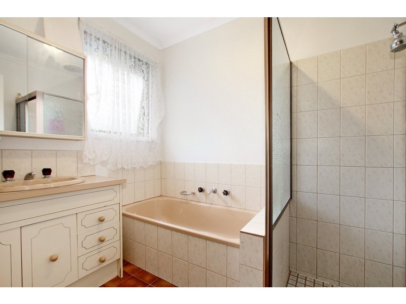 6 Madden Retreat, Berwick VIC 3806